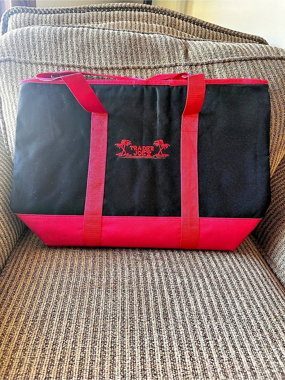 Trader Joe's Large Reusable Insulated Bag Black & Pink